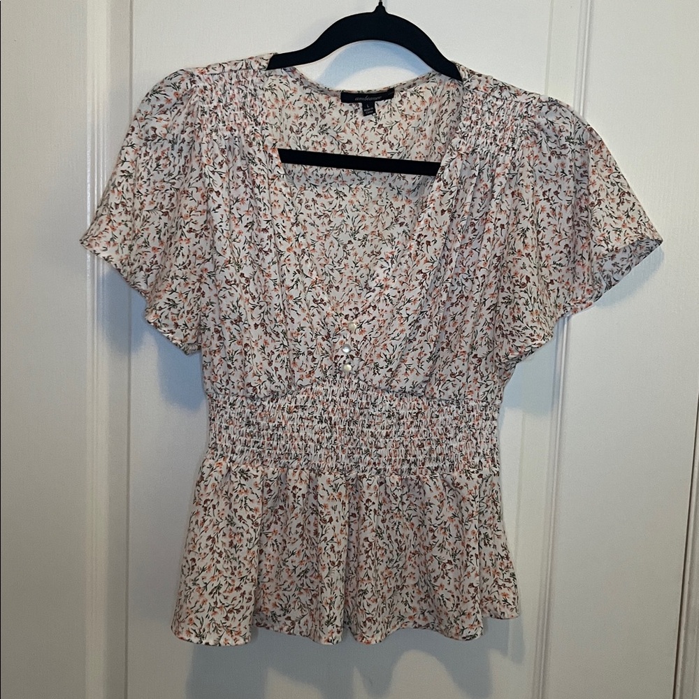 🎈🎈3 for 15$🎈Ambiance Cream and Pink Floral Top